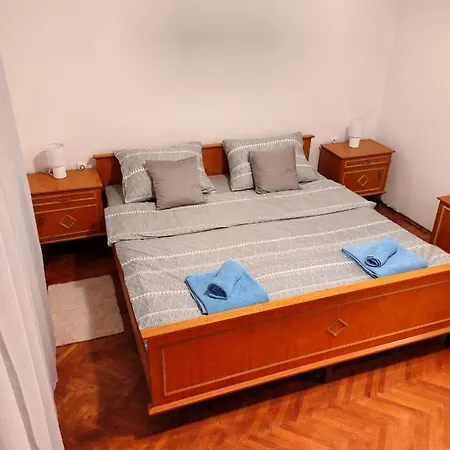 Aurora Apartman 자다르