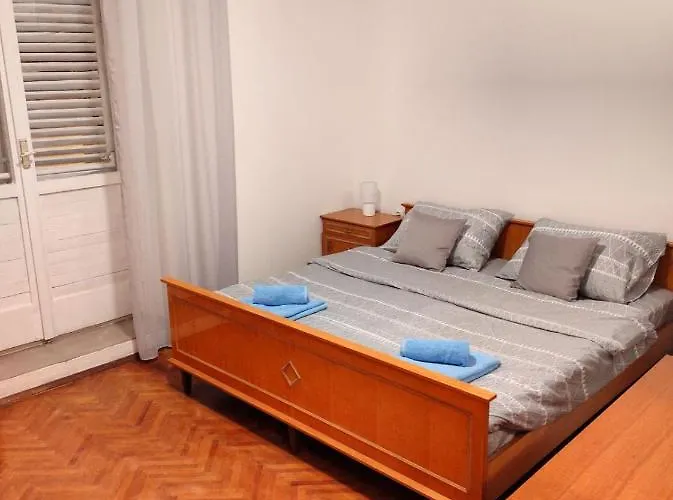 Aurora Apartman *