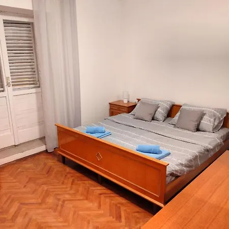 Aurora Apartman *