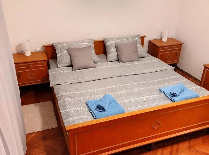 Aurora Apartman زادار